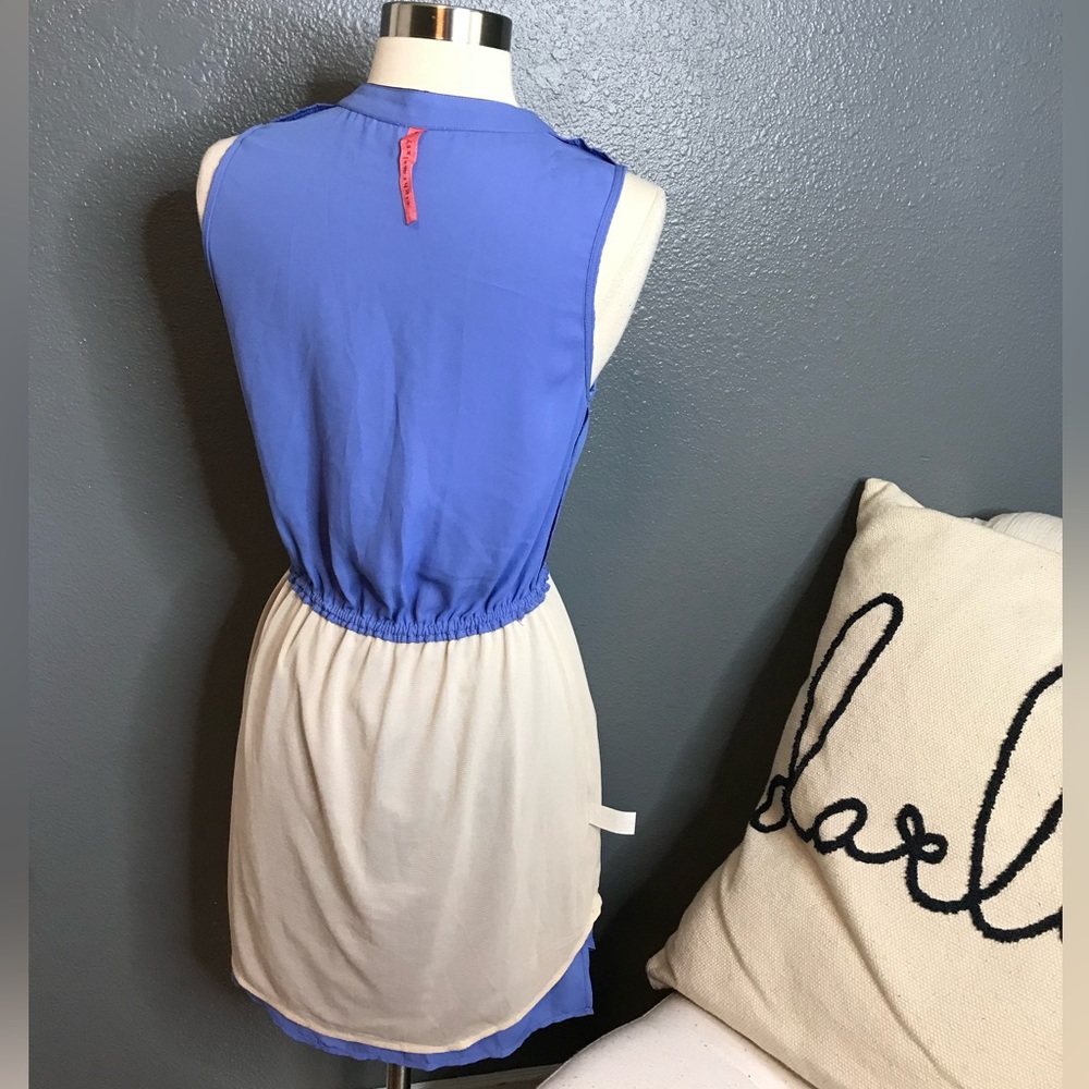 **Donated 2024** Eighty sixty blue sleeveless blouse size small - Picture 5 of 9